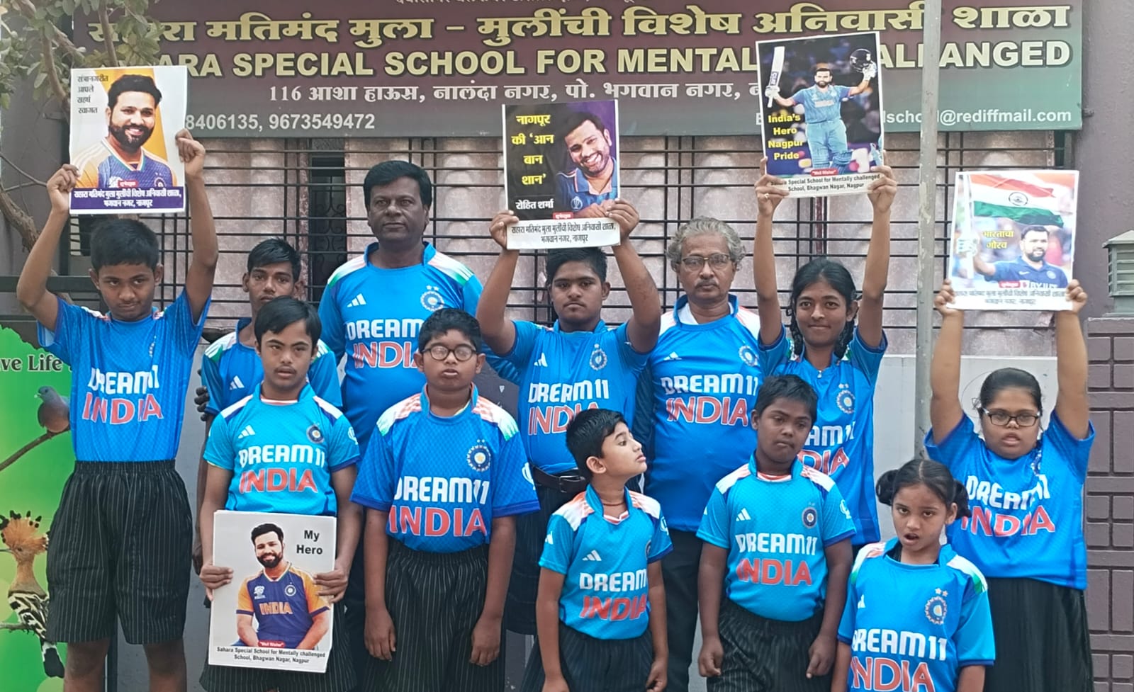 शाळेतील मुलांचे आनंदी वातावरण