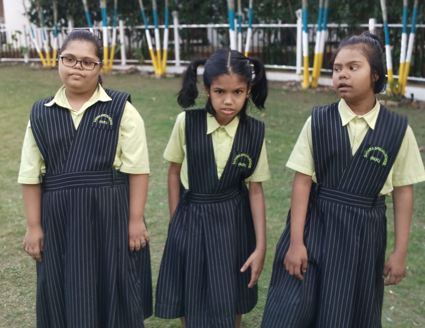 क्रीडा उपक्रमात सहभागी विद्यार्थी